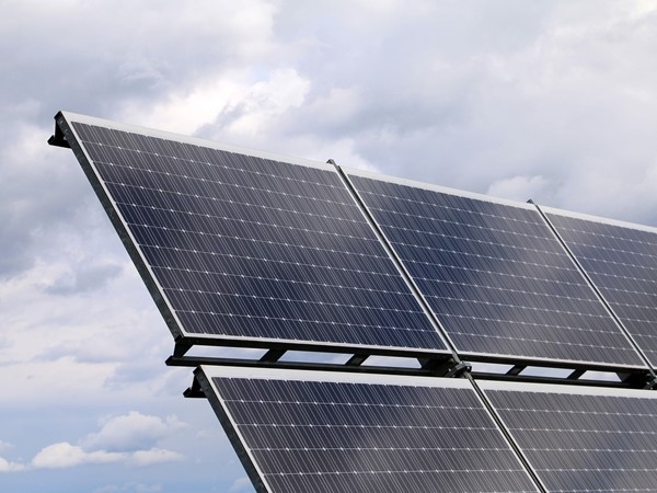 https://luznaturalautoconsumo.es/wp-content/uploads/2021/09/Estos-son-los-países-del-mundo-con-mayor-extensión-de-parques-solares.jpg