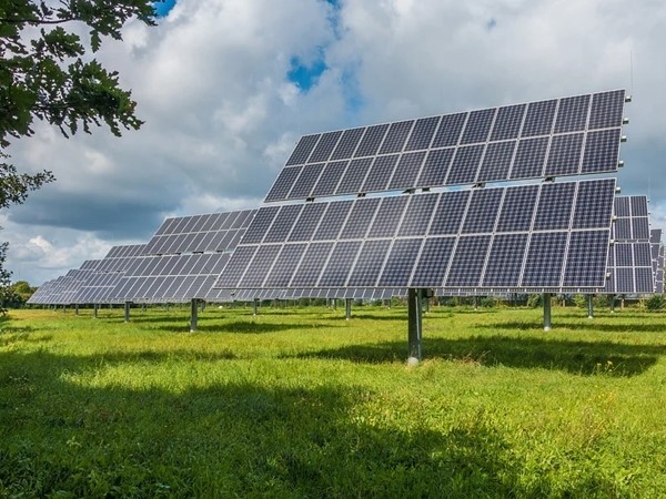 https://luznaturalautoconsumo.es/wp-content/uploads/2021/09/energia-solar-y-turismo-rural.jpg