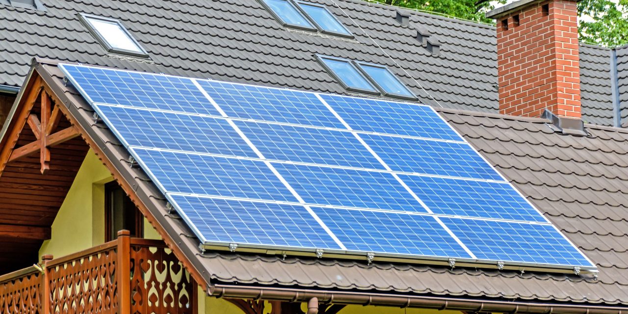 https://luznaturalautoconsumo.es/wp-content/uploads/2021/10/Mitos-falsos-sobre-las-energías-renovables-1280x640.jpg