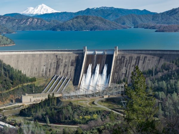 https://luznaturalautoconsumo.es/wp-content/uploads/2021/10/Qué-es-y-cómo-se-consigue-la-energía-hidráulica.jpg