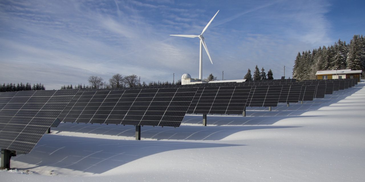 https://luznaturalautoconsumo.es/wp-content/uploads/2022/01/España-y-su-dependencia-de-la-energía-eléctrica-1280x640.jpg